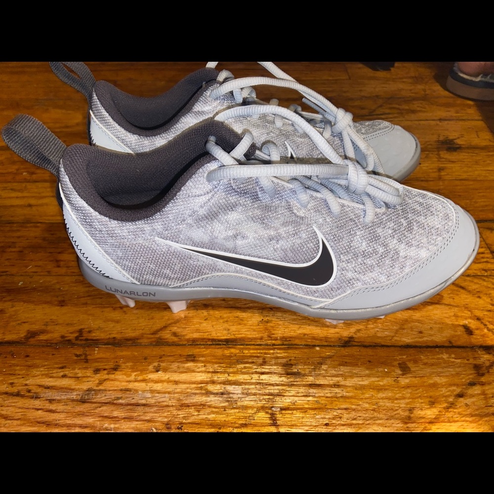 Women nike hyperdiamond softball cleats size 7